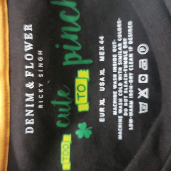 Denim & Flower NWT Bulldog "Let's Get Shamrocked" Black T-Shirt - Picture 4 of 6
